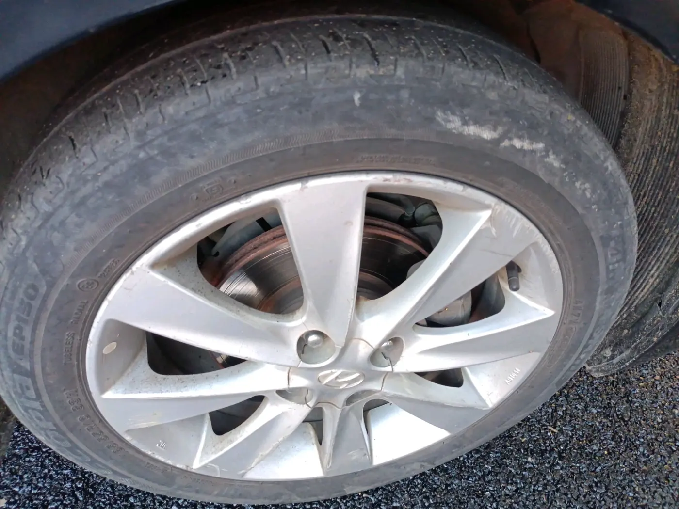 2013 Hyundai Verna FLUIDIC 1.6 CRDI SX, Diesel, Manual, 1,57,509 km, tyre