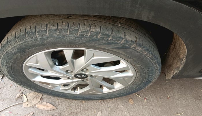 2022 Hyundai Creta SX IVT 1.5 PETROL, Petrol, Automatic, 68,383 km, tyre