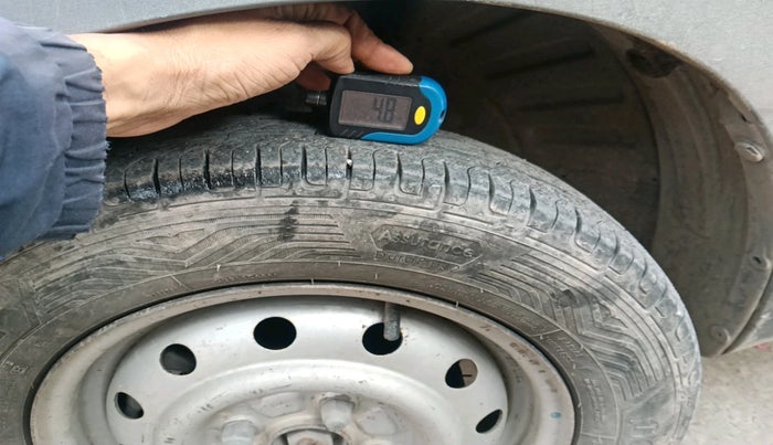 2011 Maruti Wagon R 1.0 LXI CNG, CNG, Manual, 1,40,099 km, tyre