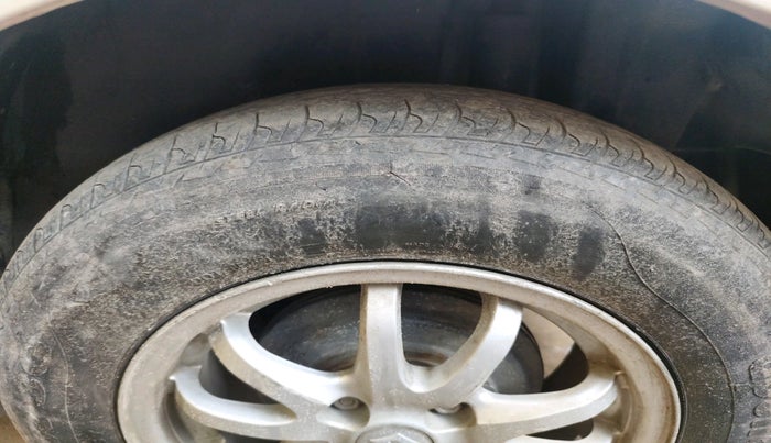 2016 Maruti Swift VXI, CNG, Manual, 69,559 km, tyre