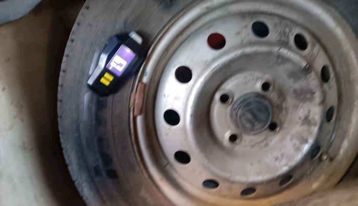 2012 Maruti Swift LXI, Petrol, Manual, 86,151 km, tyre