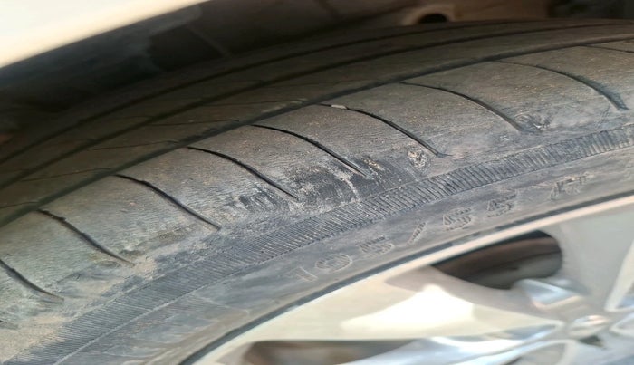 2013 Hyundai Verna FLUIDIC 1.6 CRDI SX AT, Diesel, Automatic, 1,66,551 km, tyre