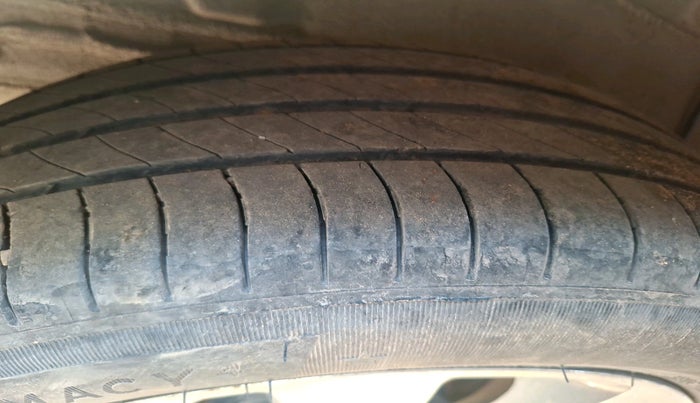 2013 Hyundai Verna FLUIDIC 1.6 CRDI SX AT, Diesel, Automatic, 1,66,551 km, tyre