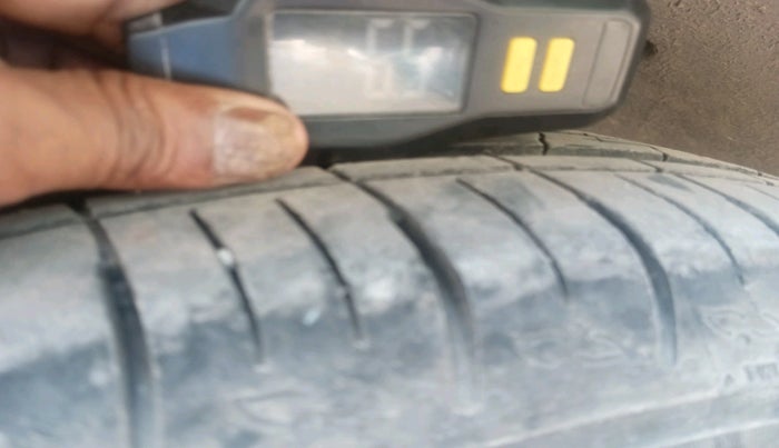 2018 Mahindra XUV500 W9, Diesel, Manual, 40,488 km, tyre