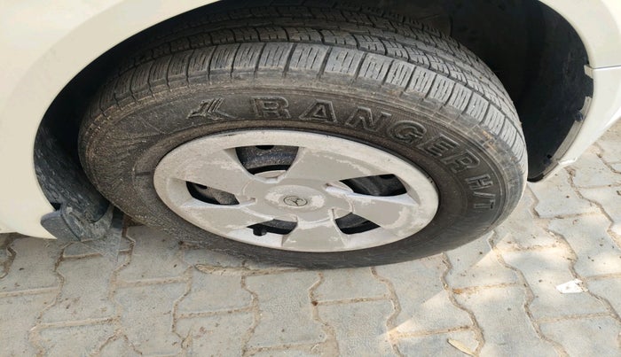 2016 Mahindra XUV500 W4, Diesel, Manual, 2,25,562 km, tyre