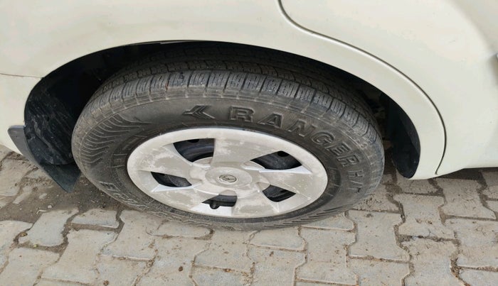 2016 Mahindra XUV500 W4, Diesel, Manual, 2,25,562 km, tyre