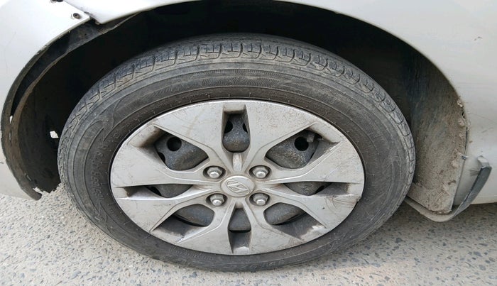 2015 Hyundai Xcent S 1.2, Petrol, Manual, 1,16,502 km, tyre