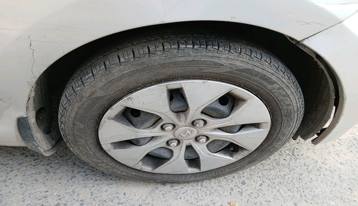 2015 Hyundai Xcent S 1.2, Petrol, Manual, 1,16,502 km, tyre