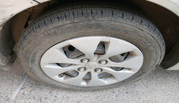 2015 Hyundai Xcent S 1.2, Petrol, Manual, 1,16,502 km, tyre