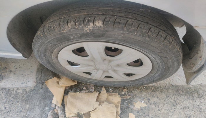 2013 Skoda Rapid AMBITION 1.6 TDI CR MT, Diesel, Manual, 1,30,357 km, tyre