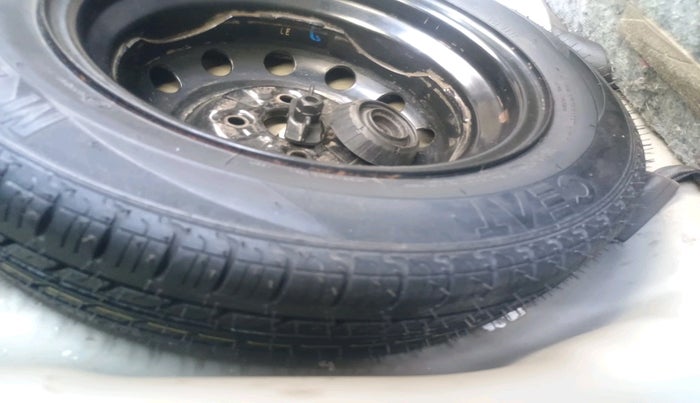 2013 Hyundai Eon MAGNA +, Petrol, Manual, 84,820 km, tyre