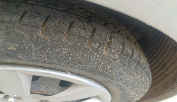 2013 Hyundai Eon MAGNA +, Petrol, Manual, 84,820 km, tyre