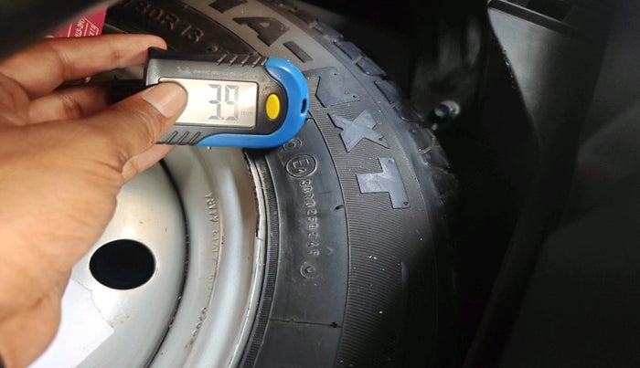 2013 Maruti Wagon R 1.0 LXI CNG, CNG, Manual, 73,613 km, tyre