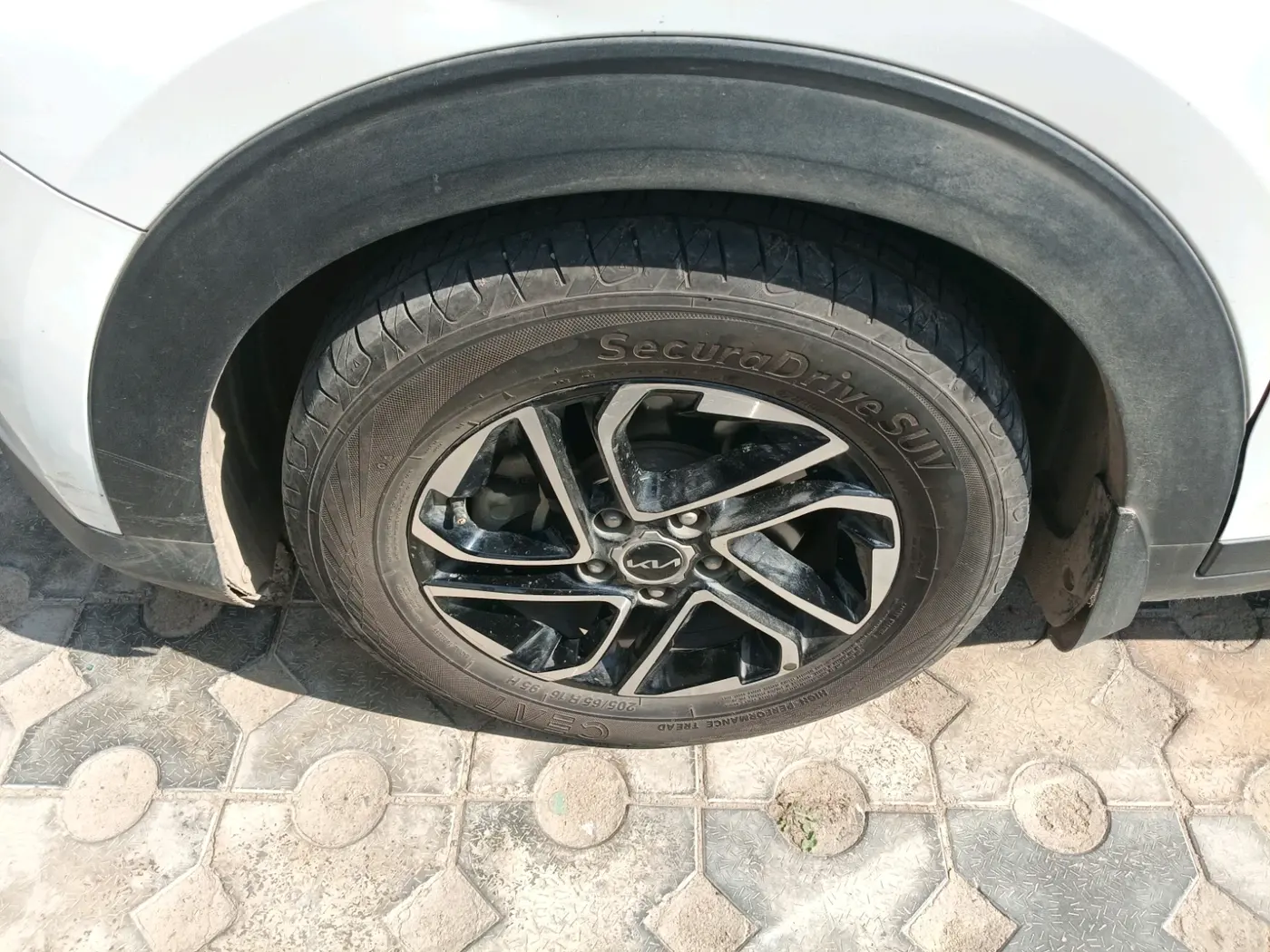 2022 KIA CARENS LUXURY PLUS 1.5 DIESEL AT 6 STR, Diesel, Automatic, 96,708 km, tyre