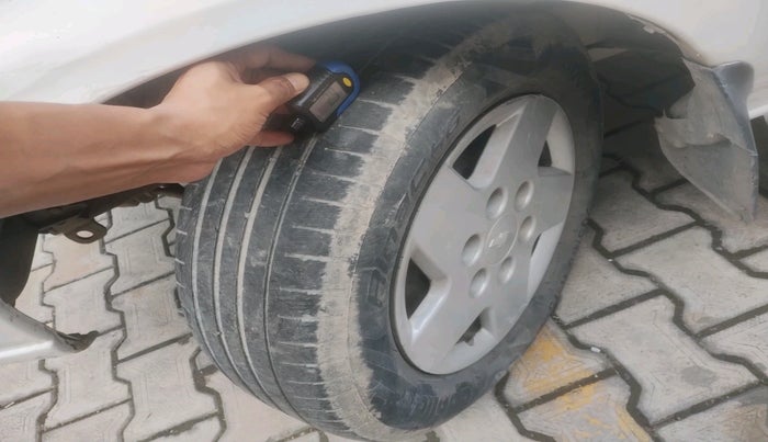 2011 Chevrolet Tavera NEO LS B3 7 STR BS III, Diesel, Manual, 2,39,552 km, tyre