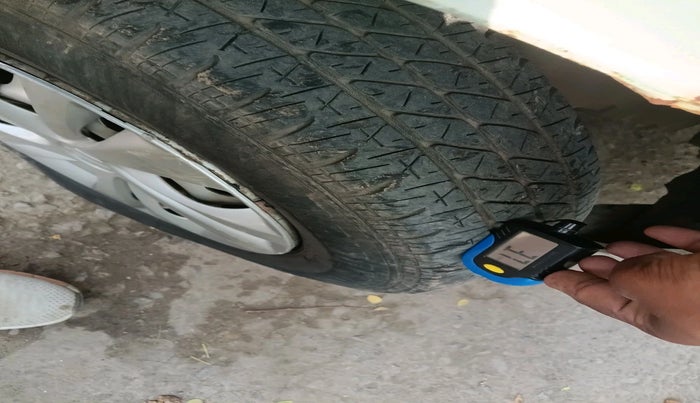 2016 Maruti Swift LXI (O), Petrol, Manual, 1,05,234 km, tyre