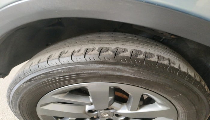 2021 Tata Safari XT PLUS, Diesel, Manual, 1,62,827 km, tyre