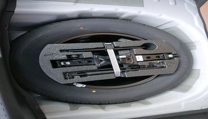 2025 Skoda Kylaq Signature, Petrol, Manual, 4,127 km, tyre