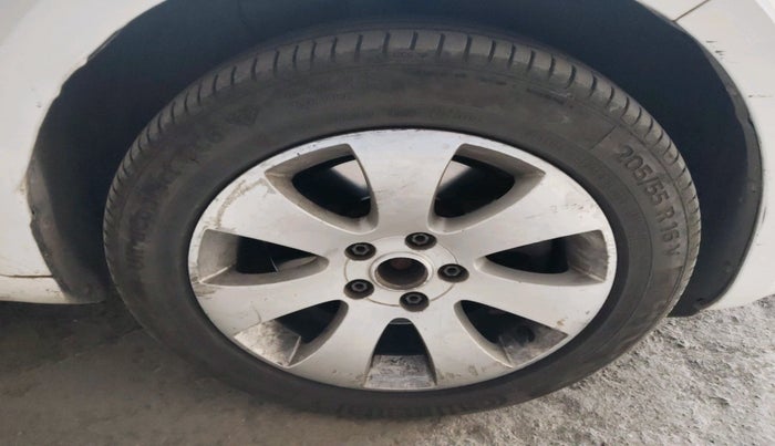 2012 Skoda Superb ELEGANCE 2.0 TDI CR AT, Diesel, Automatic, 1,58,363 km, tyre