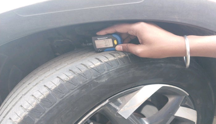 2019 Hyundai VENUE SX 1.4 CRDI, Diesel, Manual, 1,80,827 km, tyre