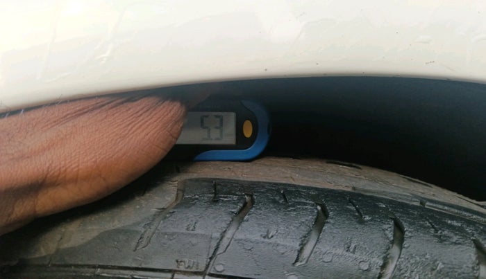 2013 Volvo S60 SUMMUM D4, Diesel, Automatic, 1,30,533 km, tyre