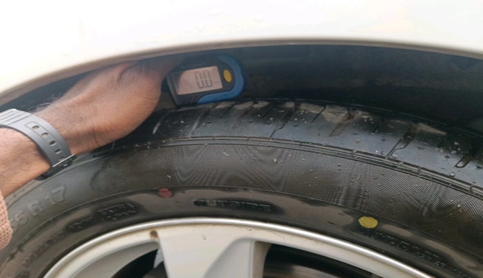 2013 Volvo S60 SUMMUM D4, Diesel, Automatic, 1,30,533 km, tyre