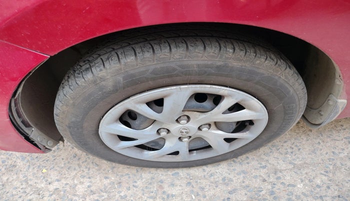 2017 Hyundai Grand i10 SPORTZ (O) 1.2 KAPPA VTVT, Petrol, Manual, 37,242 km, tyre