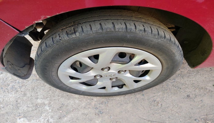 2017 Hyundai Grand i10 SPORTZ (O) 1.2 KAPPA VTVT, Petrol, Manual, 37,242 km, tyre