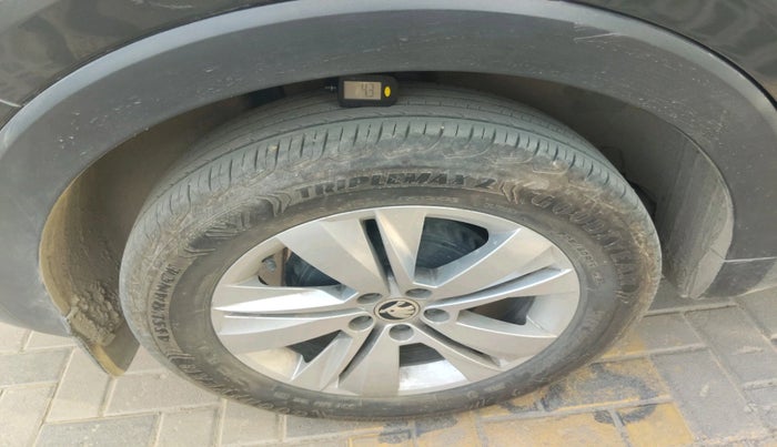 2022 Skoda KUSHAQ AMBITION 1.0L TSI AT, Petrol, Automatic, 22,395 km, tyre