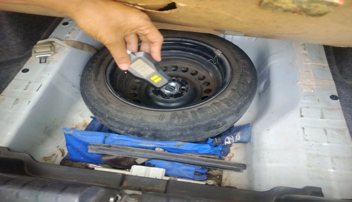 2014 Honda City 1.5L I-VTEC SV, Petrol, Manual, 1,17,659 km, tyre