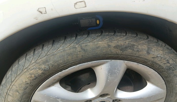 2015 Skoda Rapid AMBITION 1.5 TDI AT, Diesel, Automatic, 1,67,721 km, tyre