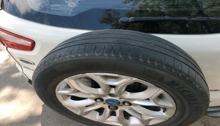 2015 Ford Ecosport TITANIUM 1.5L DIESEL, Diesel, Manual, 1,36,666 km, tyre