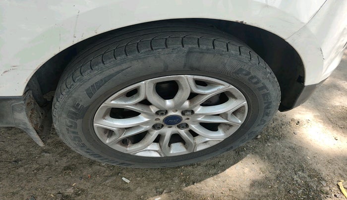 2015 Ford Ecosport TITANIUM 1.5L DIESEL, Diesel, Manual, 1,36,666 km, tyre