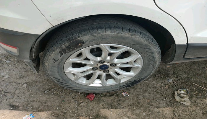 2015 Ford Ecosport TITANIUM 1.5L DIESEL, Diesel, Manual, 1,36,666 km, tyre