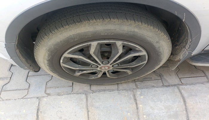 2016 Mahindra XUV500 W6 1.99, Diesel, Manual, 1,23,458 km, tyre