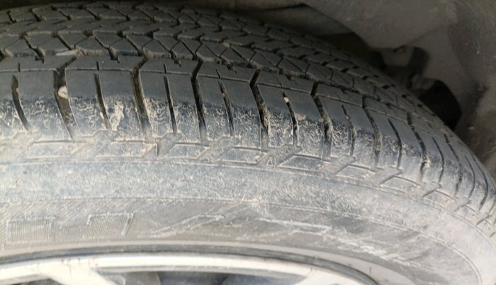 2016 Mahindra XUV500 W6 1.99, Diesel, Manual, 1,23,458 km, tyre