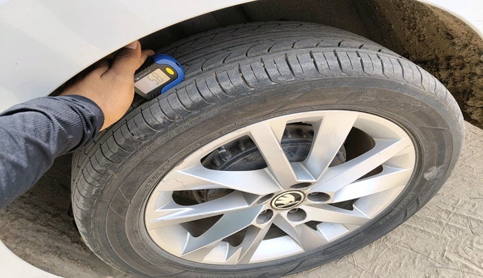 2022 Skoda SLAVIA AMBITION 1.0L TSI MT, Petrol, Manual, 93,577 km, tyre