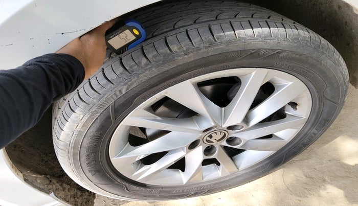 2022 Skoda SLAVIA AMBITION 1.0L TSI MT, Petrol, Manual, 93,577 km, tyre