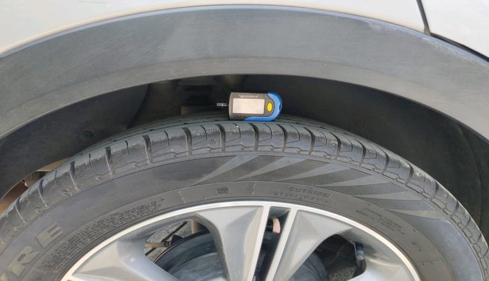 2016 Hyundai Creta SX PLUS AT 1.6 DIESEL, Diesel, Automatic, 1,35,450 km, tyre