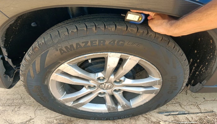 2016 Maruti Vitara Brezza ZDI PLUS, Diesel, Manual, 1,98,936 km, tyre