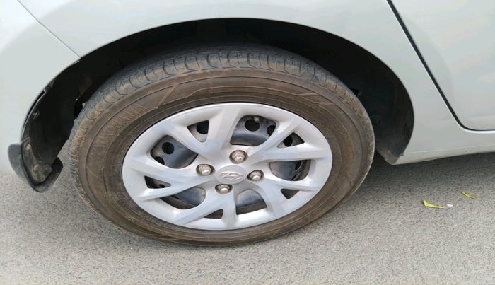 2017 Hyundai Grand i10 SPORTZ 1.2 KAPPA VTVT, Petrol, Manual, 83,599 km, tyre