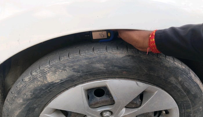 2015 Hyundai Xcent S 1.2, Petrol, Manual, 1,37,951 km, tyre