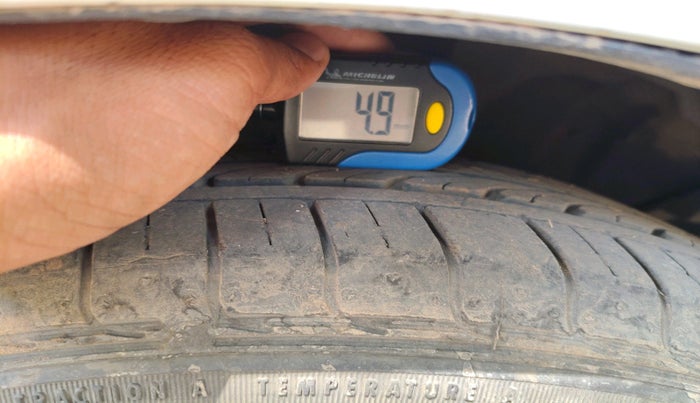 2010 Honda Civic 1.8L I-VTEC V MT, CNG, Manual, 1,01,542 km, tyre