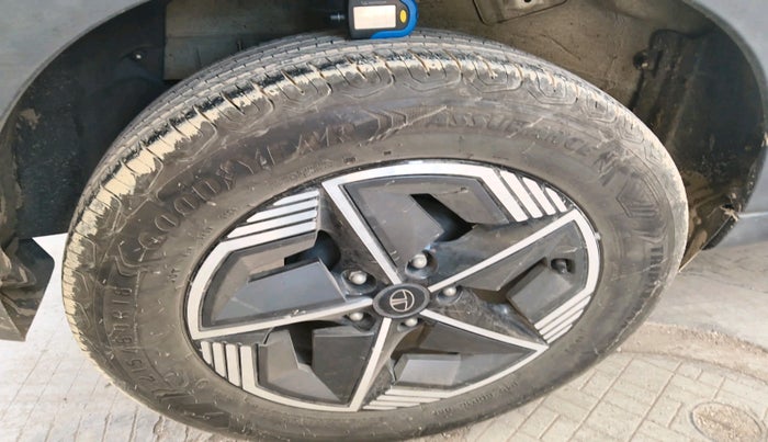 2024 Tata NEXON CREATIVE + SUNROOF 1.2 PETROL, Petrol, Manual, 10,708 km, tyre