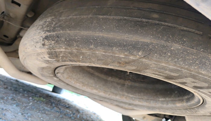 2017 Mahindra XUV500 W6 1.99, Diesel, Manual, 1,43,587 km, tyre