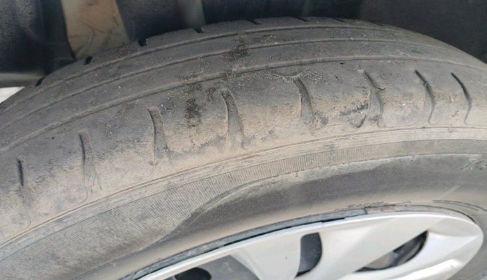 2020 Maruti Swift VXI, Petrol, Manual, 73,096 km, tyre