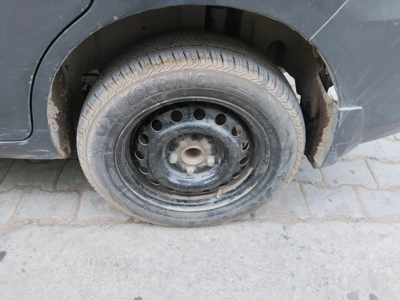 2016 Maruti Ertiga VXI CNG, CNG, Manual, 2,22,000 km, tyre