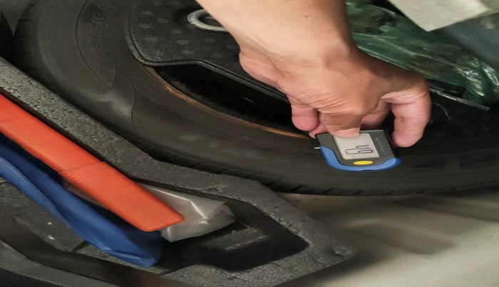 2014 Maruti Ciaz ZDI, Diesel, Manual, 1,17,525 km, tyre