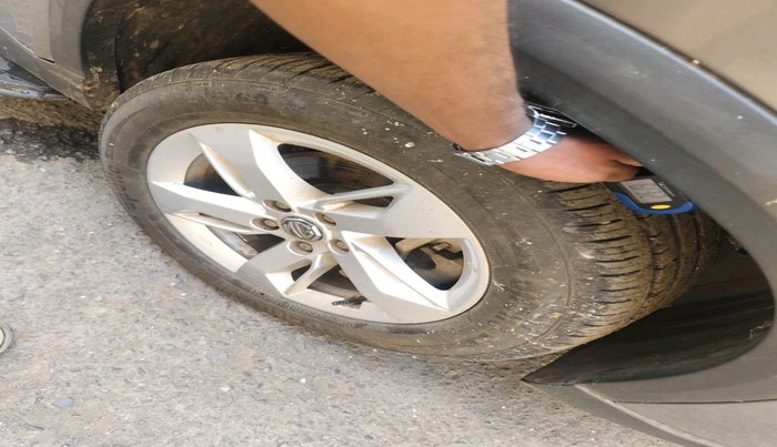 2022 MG HECTOR SHINE 1.5 PETROL TURBO CVT, Petrol, Automatic, 15,364 km, tyre