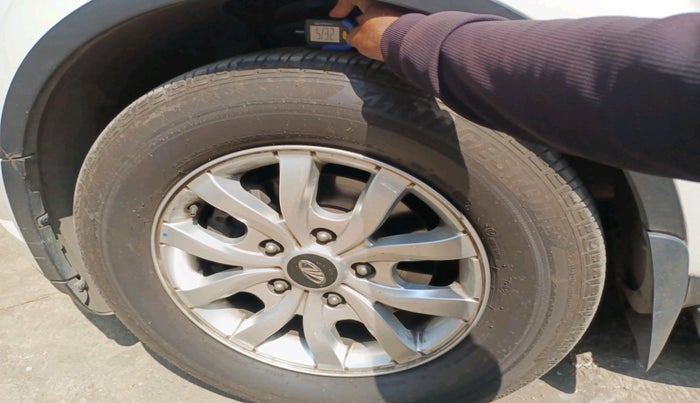 2017 Mahindra XUV500 W10, Diesel, Manual, 72,283 km, tyre